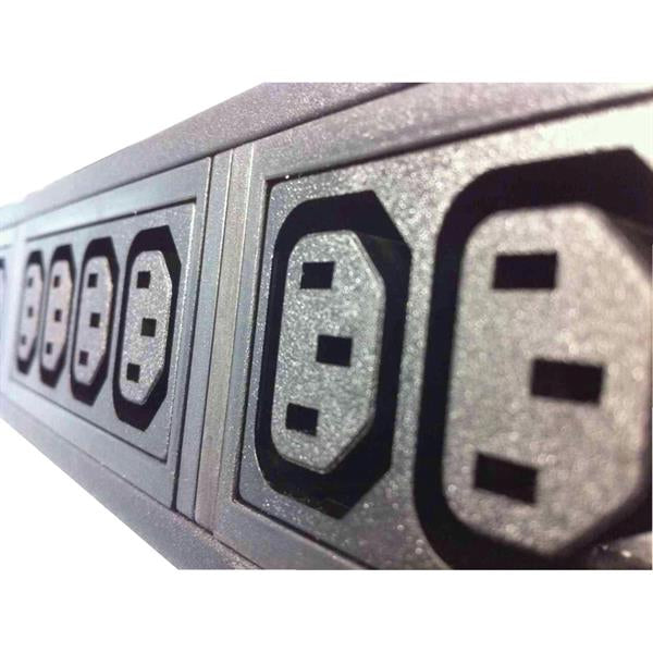 TITAN 20 WAY VERTICAL IEC C13 PDU-32AMP PLUG