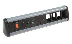 Titan DESKTOP UNIT-4XPWR 2XUSB 4X6C CUT OUTS