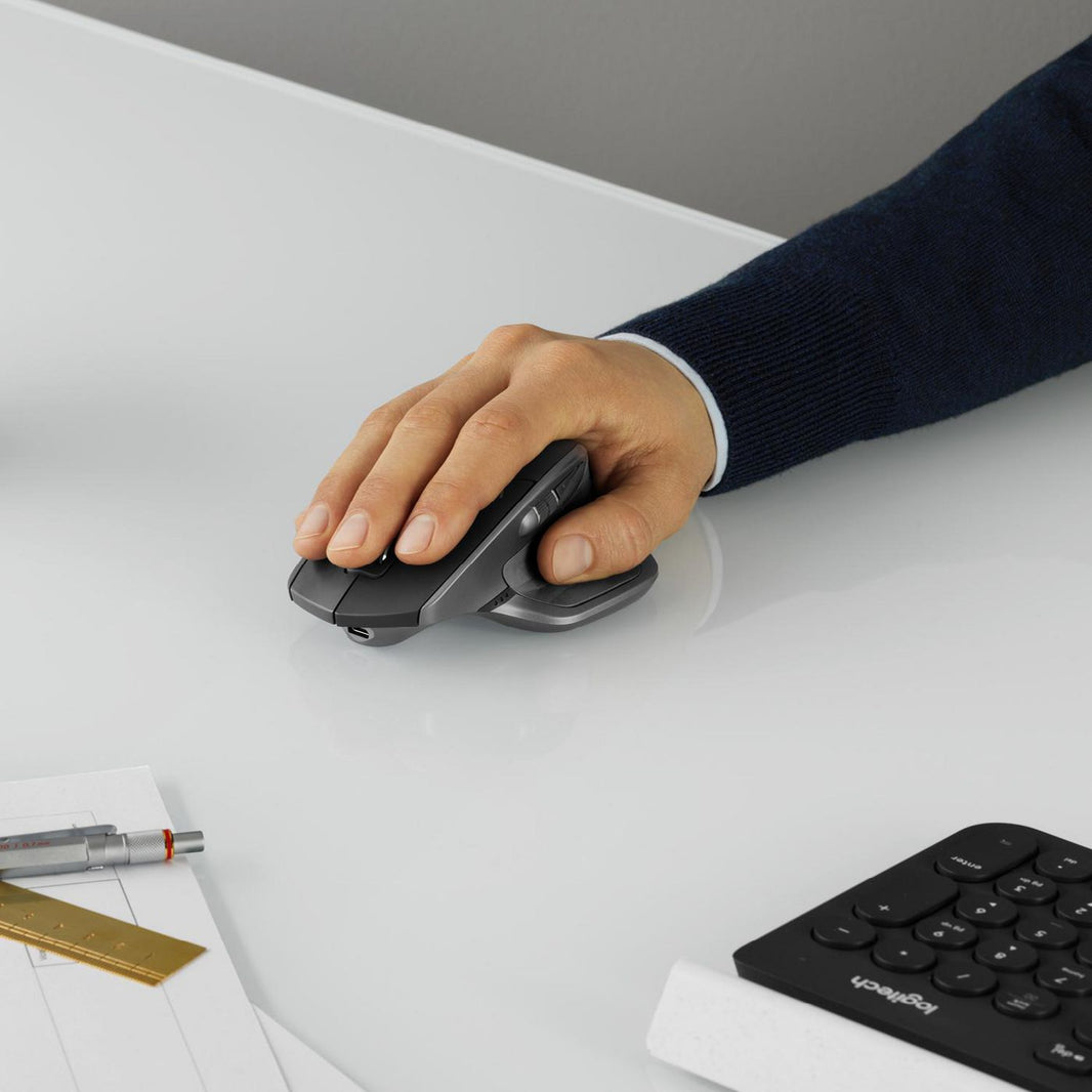 Logitech RF 2.4GHz, 10m, 200–4000 DPI, Li-Po 500mAh, 85.7×126×48.4 mm, 145g
