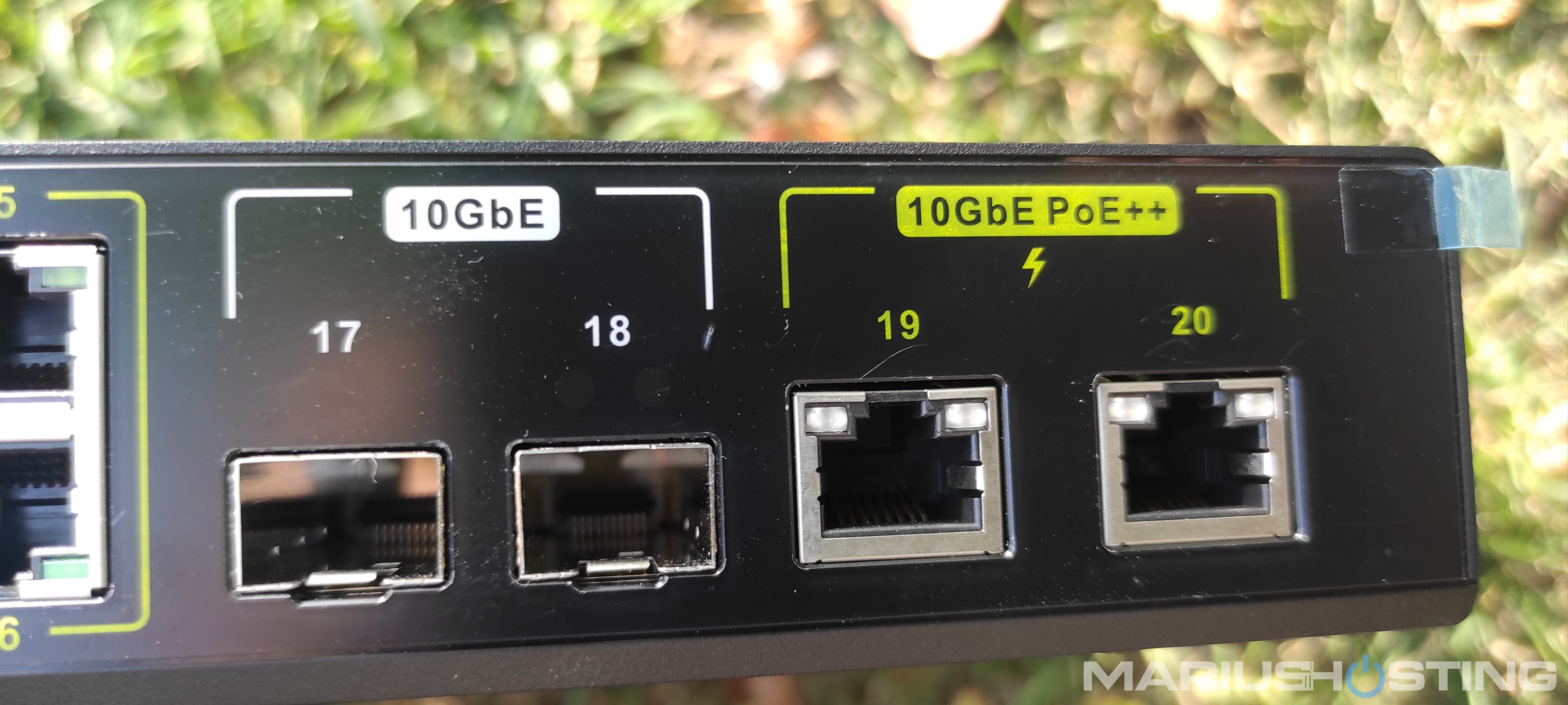 QNAP QSW-M2116P-2T2S 20 port Switch