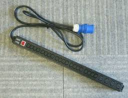 24 WAY VERTICAL IEC C13 PDU-32AMP PLUG