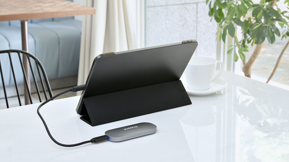 Kioxia EXCERIA PLUS 2TB portable SSD