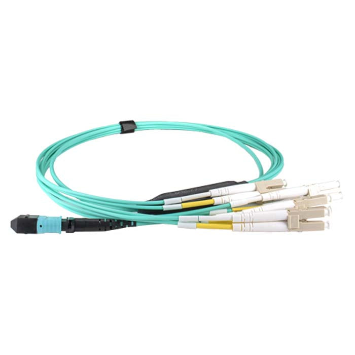 CNL 8M OM4 MPO LC4 DX QSFP BkO Aq M-B