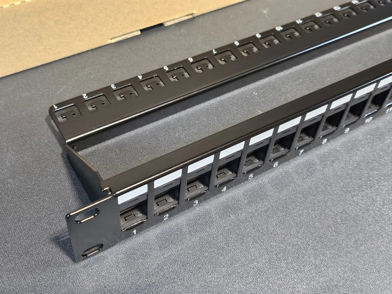 TITAN CAT6A 24 WAY KEYSTONE PANEL