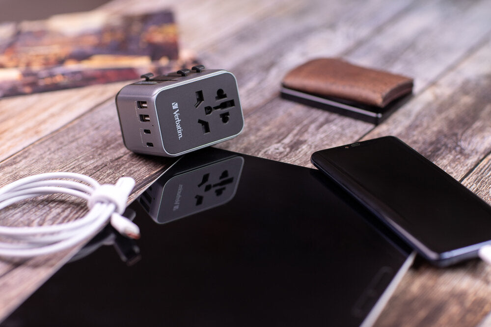 Verbatim Uni Travel Adapter UTA-03 PD30W