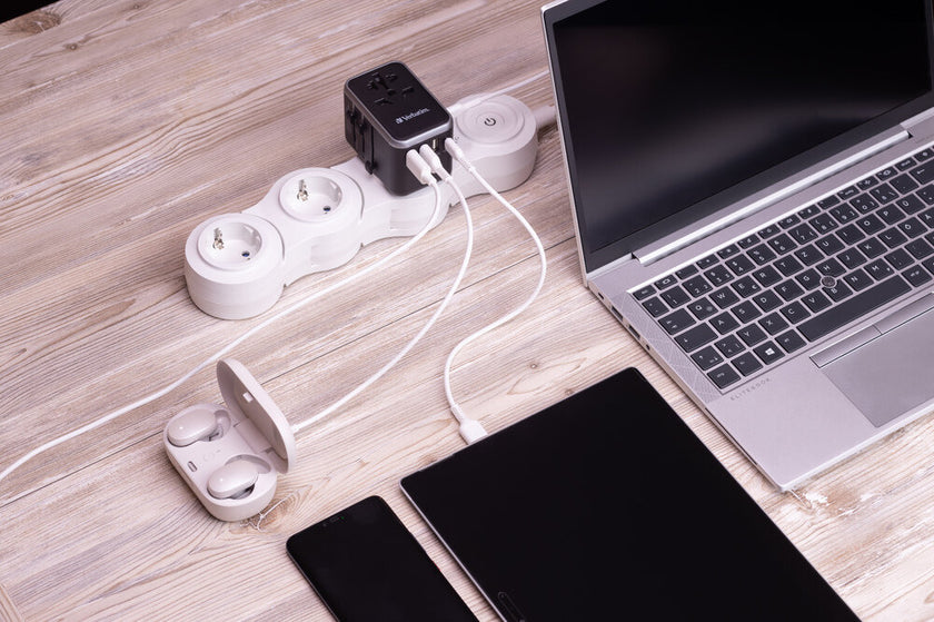 Verbatim Universal Travel Adapter UTA-04 Plug with USB-C PD & QC, USB-C & 3 USB-A ports