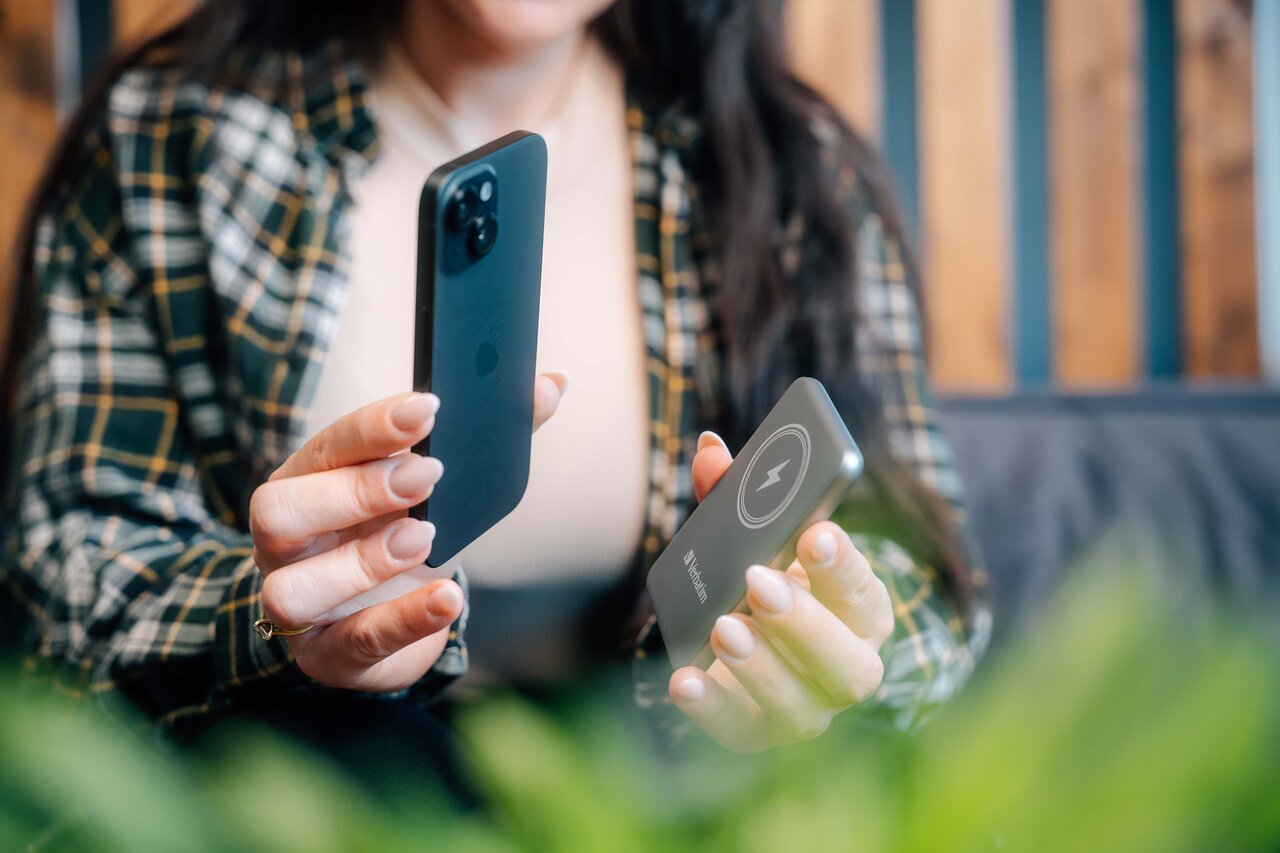 Verbatim Charge 'n' Go Power Bank 5000mAh Magnetic Wireless Charging - Grey