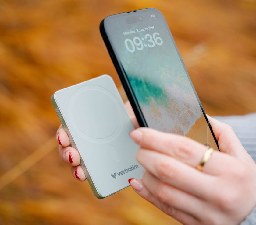 Verbatim Charge 'n' Go Essentials Power Bank 10000mAh Magnetic Wireless Charging - Green