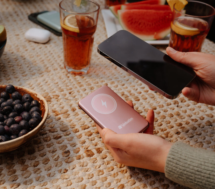 Verbatim Charge 'n' Go Power Bank 5000mAh Magnetic Wireless Charging - Pink